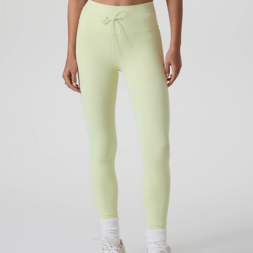 Vuori Daily Form Legging in Lemongrass